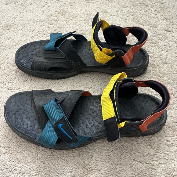 Nike Air Deschutz Sandals - Picture 2 of 5